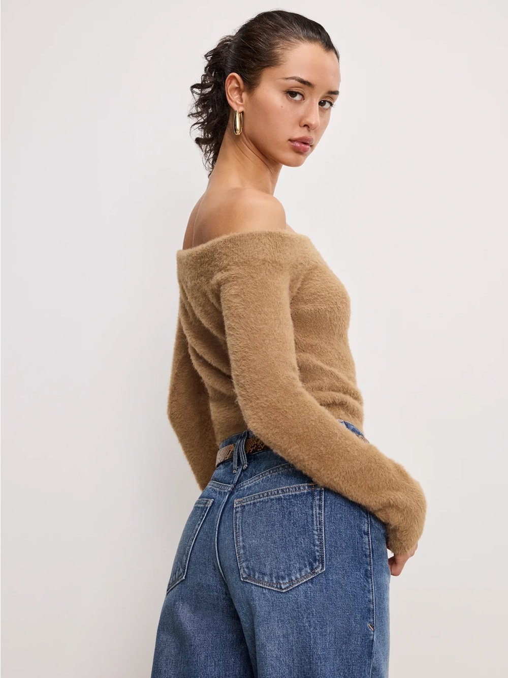 EUC Good American Off-the-Shoulder Plush Fuzzy Sweater in Camel Vegan Faux Fur